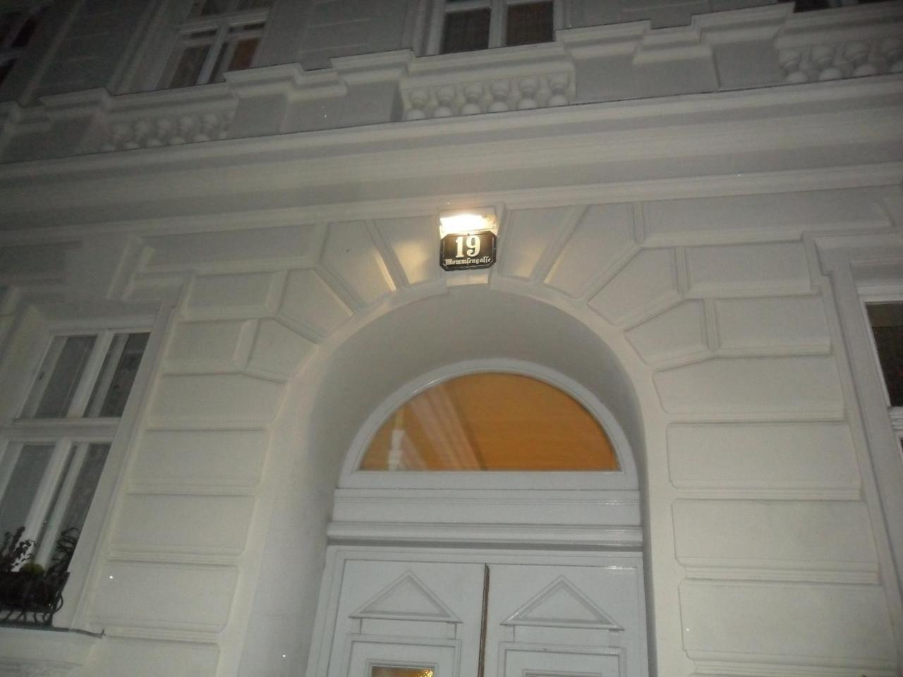 فندق Luxury Near Castle فيينا المظهر الخارجي الصورة